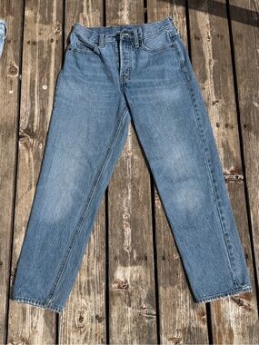 Old Navy Woman’s Medium Light Blue Straight Jeans (2)